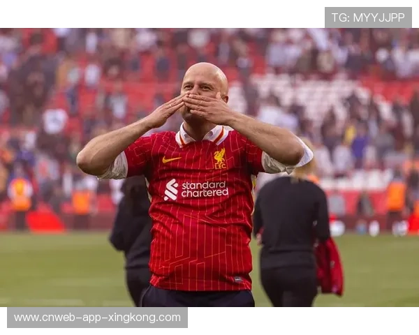 英超利物浦点球判罚冷静命中，主场欢声雷动